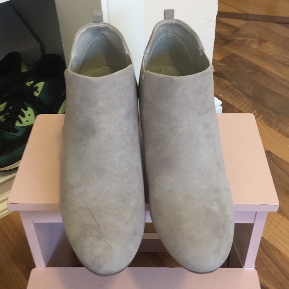 Gray suede bootie worn ONCE! Size 9 - Picture 2 of 3